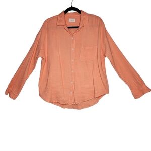 Lou & Grey soft cotton seersucker long sleeve button shirt.